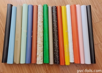 İç mekan yüzey dekorasyonu için renkli desenli kendi kendine yapışkan PVC film rulo