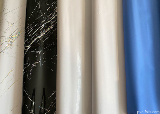 İç Yüzey Dekorasyonu İçin Yüksek Parlak 0.18mm PVC Mobilya Folyo Ruloları