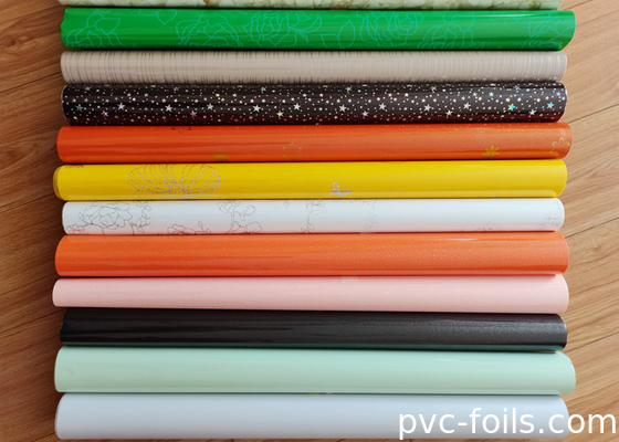 Yüksek Parlaklıklı Renkli Desen Mobilya Dekorasyonu İçin PVC Film Rolü