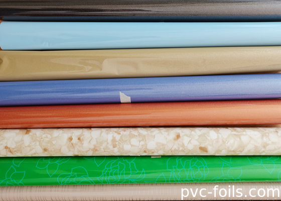 Ruloda Paketlenmiş Yüksek Parlaklıklı Mobilya Dekorasyonu İçin Renkli Kendi Yapıştırıcı PVC Filmi