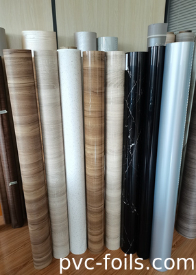 Yüksek Parlaklıklı PVC Mobilya Film Ruloları Kabine Kapısı Membran Baskı için